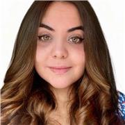 Profesora ingeniera que imparte clases de matemáticas, física, química e inglés para alumnos de la ESO y primaria.